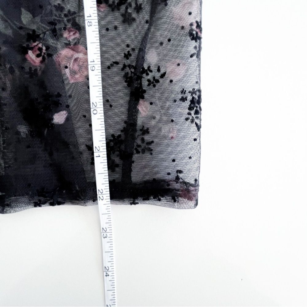 Suzy Shier Floral Blouse Sheer Black Flocked Ruffled Elastic Cuff Women's S - Picture 8 of 9